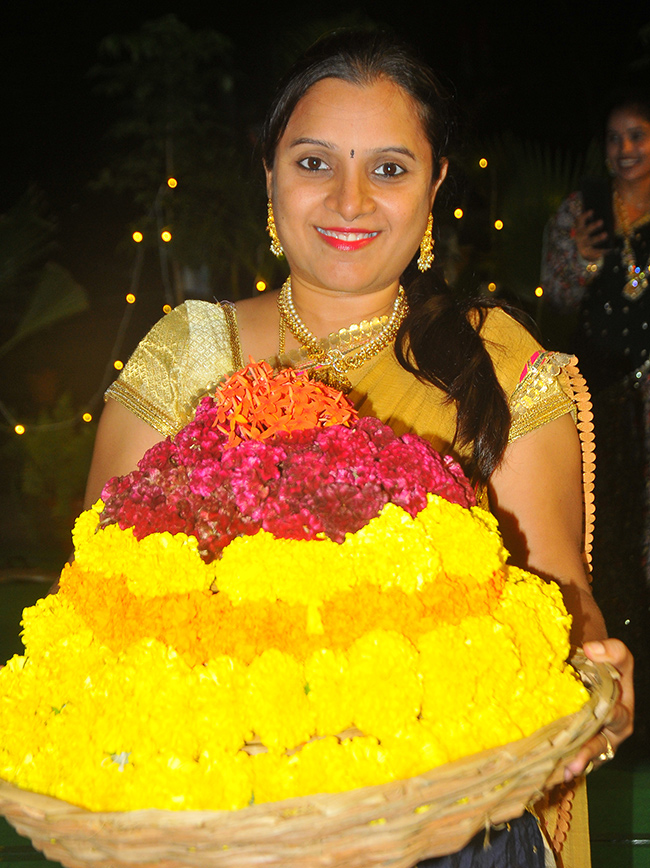 Bathukamma_20celebrations_20at_20Telangana__20_284_29.jpg 4