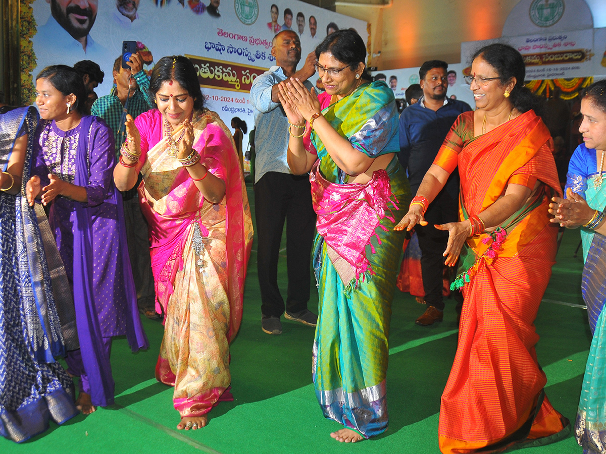 Bathukamma_20celebrations_20at_20Telangana__20_287_29.jpg 7