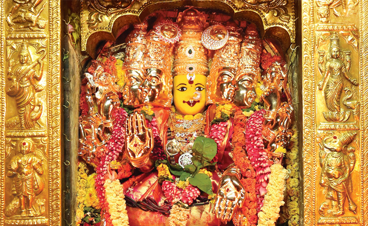 Gayatri-Devi-Alankaram.jpg