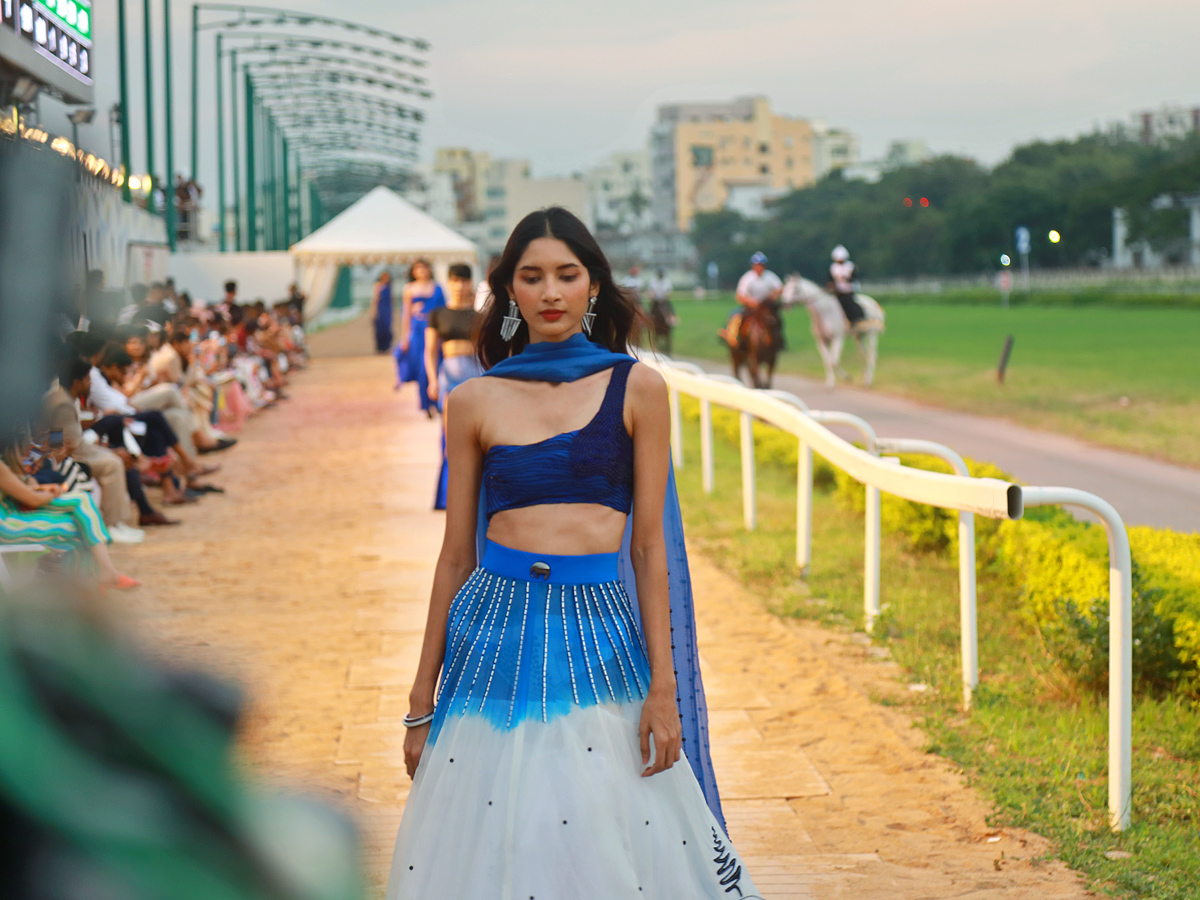 Hyderabad_20Royal_20Hosrse_20Raceing_20and_20Fashion_20show_20Photos_20_2811_29.jpg 12