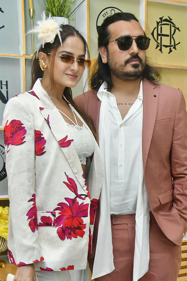 Hyderabad_20Royal_20Hosrse_20Raceing_20and_20Fashion_20show_20Photos_20_2816_29.jpg 17