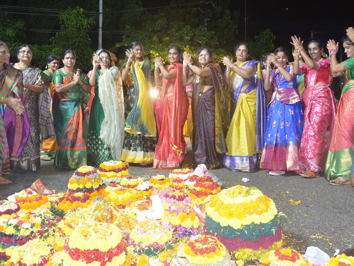 Nalgonda-Bathukamma-2024-16.jpg 17