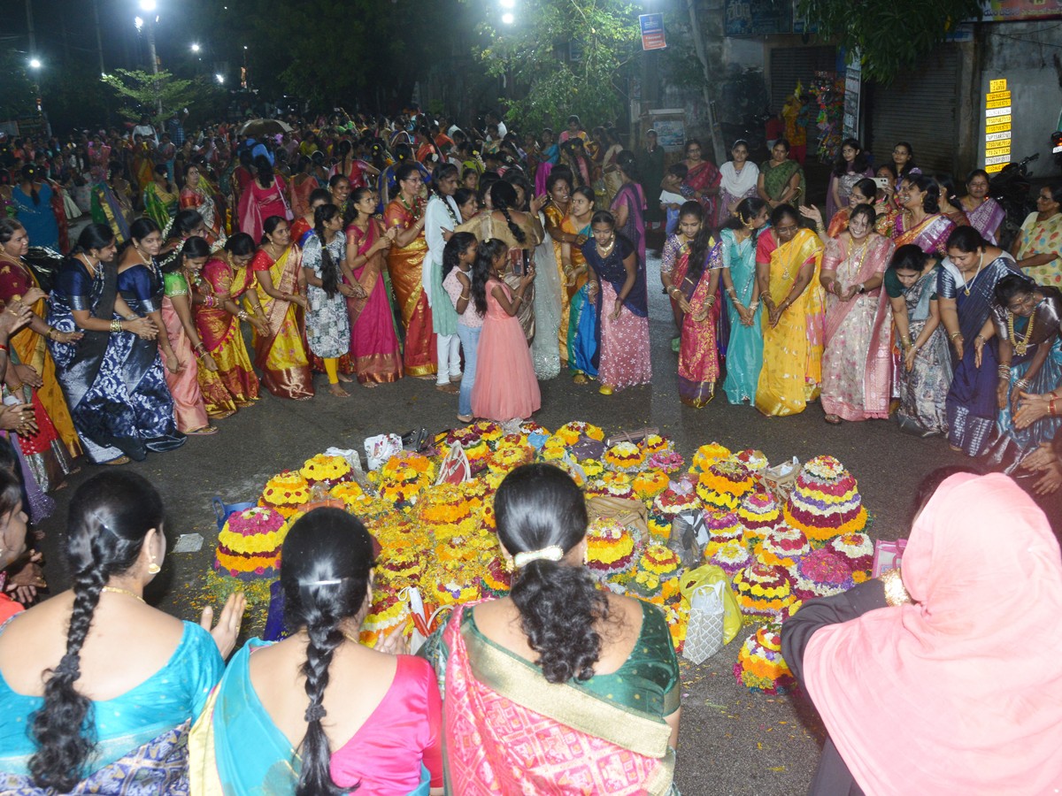 Nalgonda-Bathukamma-2024-19.jpg 20