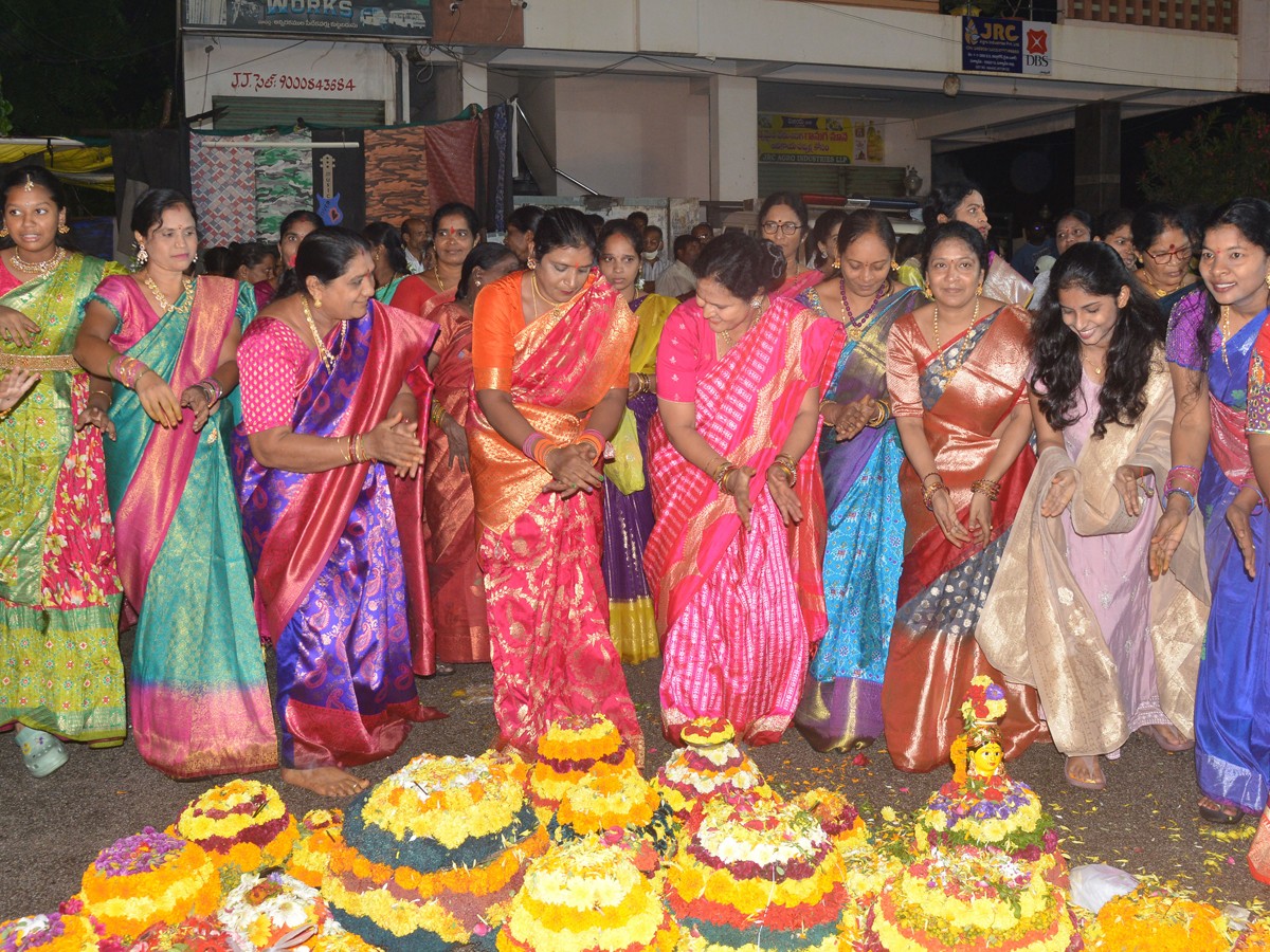 Nalgonda-Bathukamma-2024-21.jpg 22