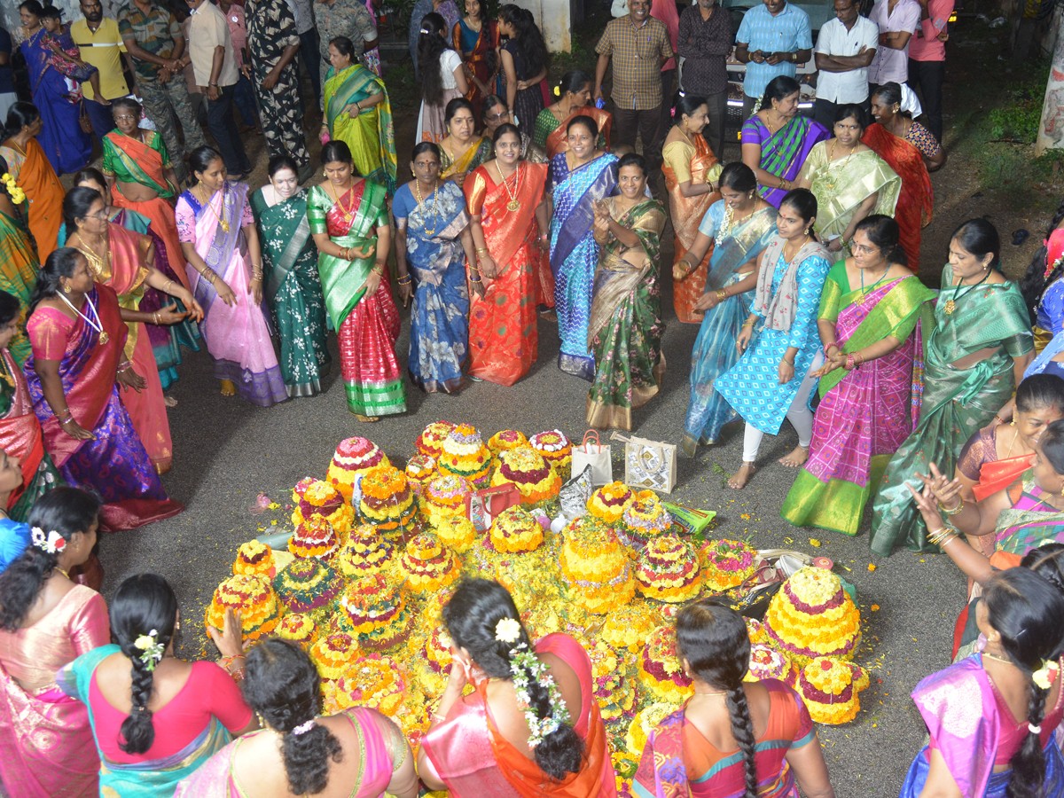 Nalgonda-Bathukamma-2024-23.jpg 24