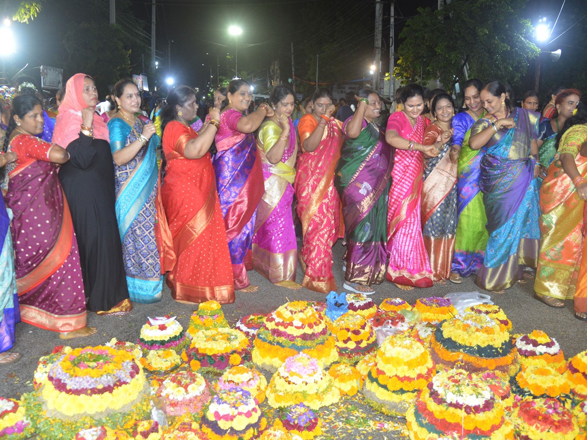 Nalgonda-Bathukamma-2024-25.jpg 26
