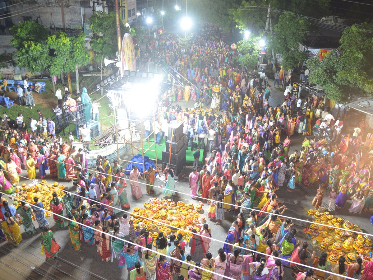 Nalgonda-Bathukamma-2024-27.jpg 28