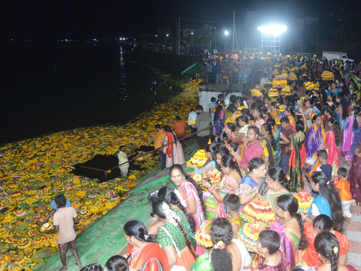 Nalgonda-Bathukamma-2024-29.jpg 30