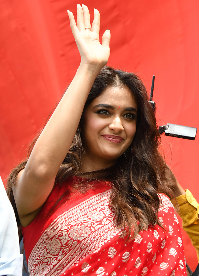 Actress_20Keerthy_20Suresh_20at_20Ongole_15.jpg 14