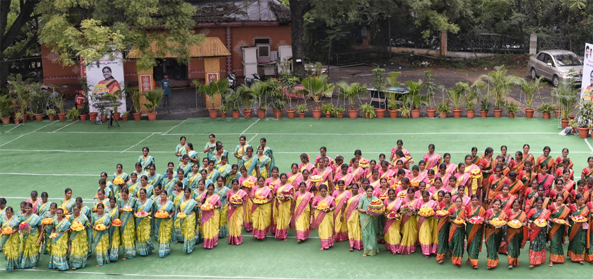 Bathukamma_20Celebrations_20At_20Ravindra_20Bharathi_20Photos_14.jpg 13