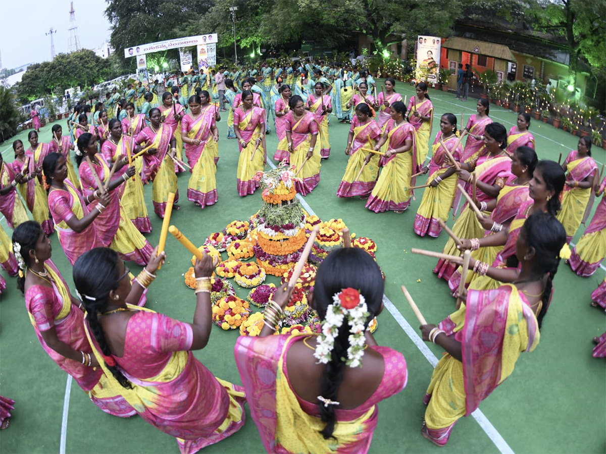 Bathukamma_20Celebrations_20At_20Ravindra_20Bharathi_20Photos_5.jpg 5