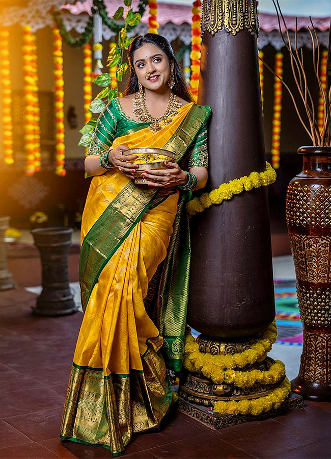 Dussehra_20Celebrations_20Actress_20Vithika_20Sheru_20Photos__20_283_29.jpg 3