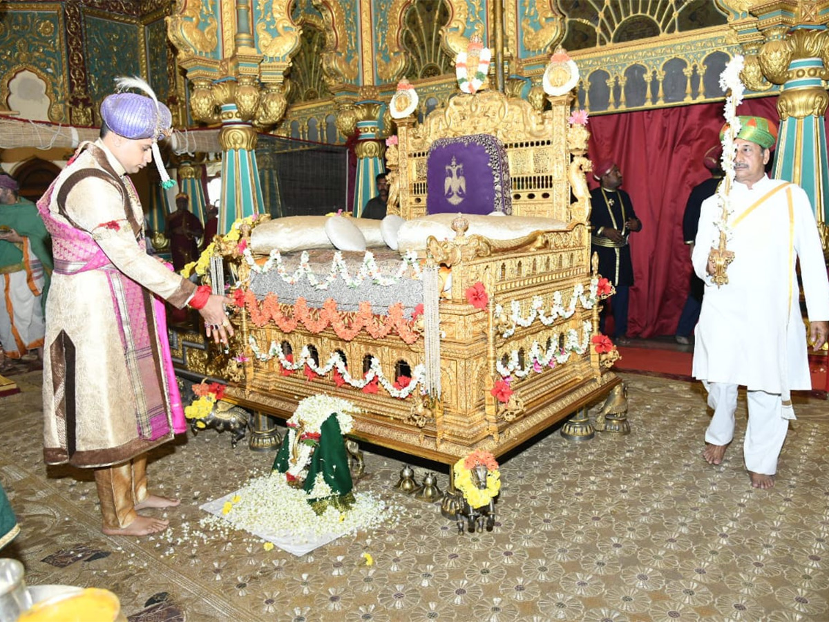 Dussehra_20celebrations_20started_20at_20Mysore_20Palace_2.jpg 2