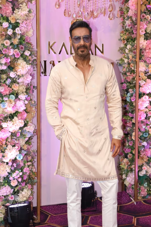 Movie_20Stars_20Attend_20Kalyanaraman_20familys_20Navratri_20celebrations_20Photos_20_282_29.jpg 3