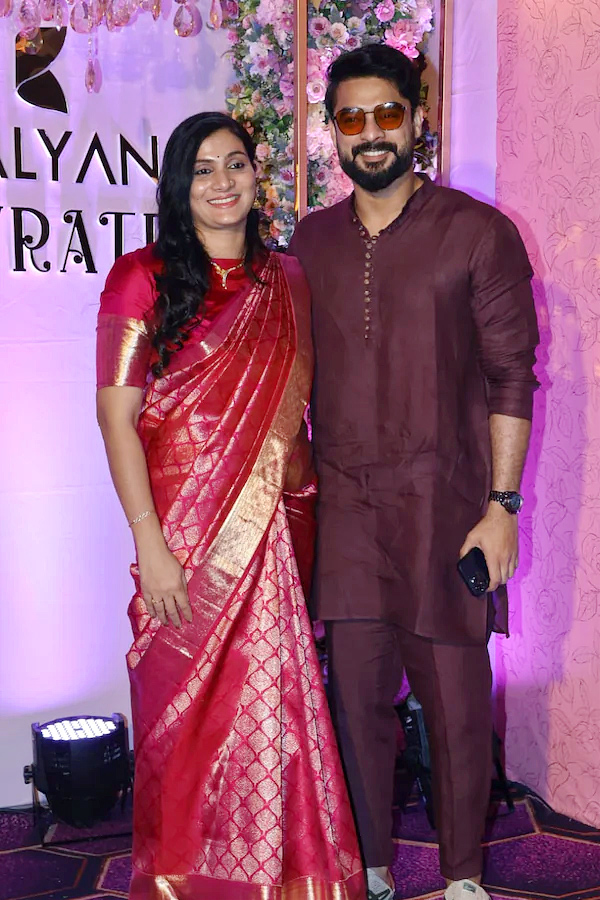 Movie_20Stars_20Attend_20Kalyanaraman_20familys_20Navratri_20celebrations_20Photos_20_283_29.jpg 4