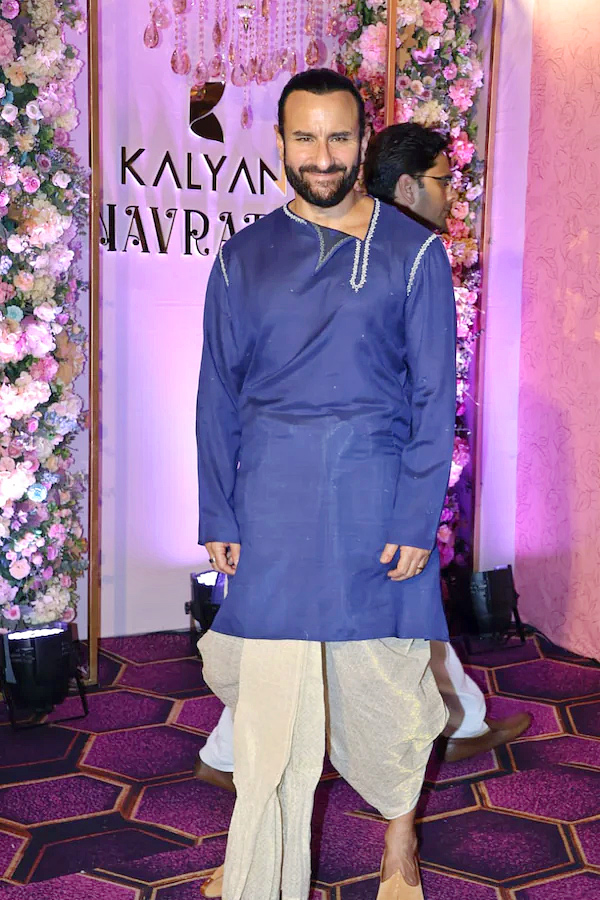 Movie_20Stars_20Attend_20Kalyanaraman_20familys_20Navratri_20celebrations_20Photos_20_286_29.jpg 7