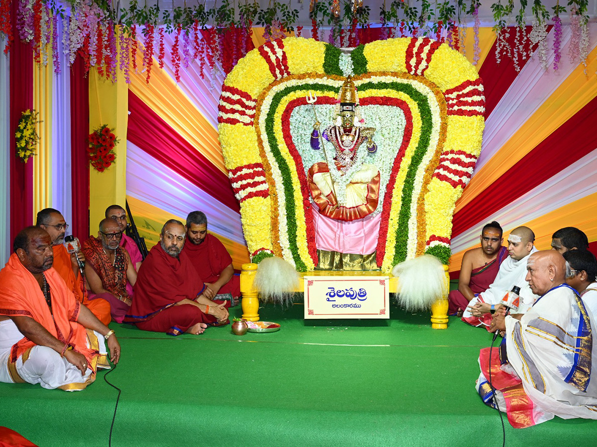 Sharan_20Navaratri_20Celebrations_202024_20at_20Srisailam_20Temple_14.jpg 13