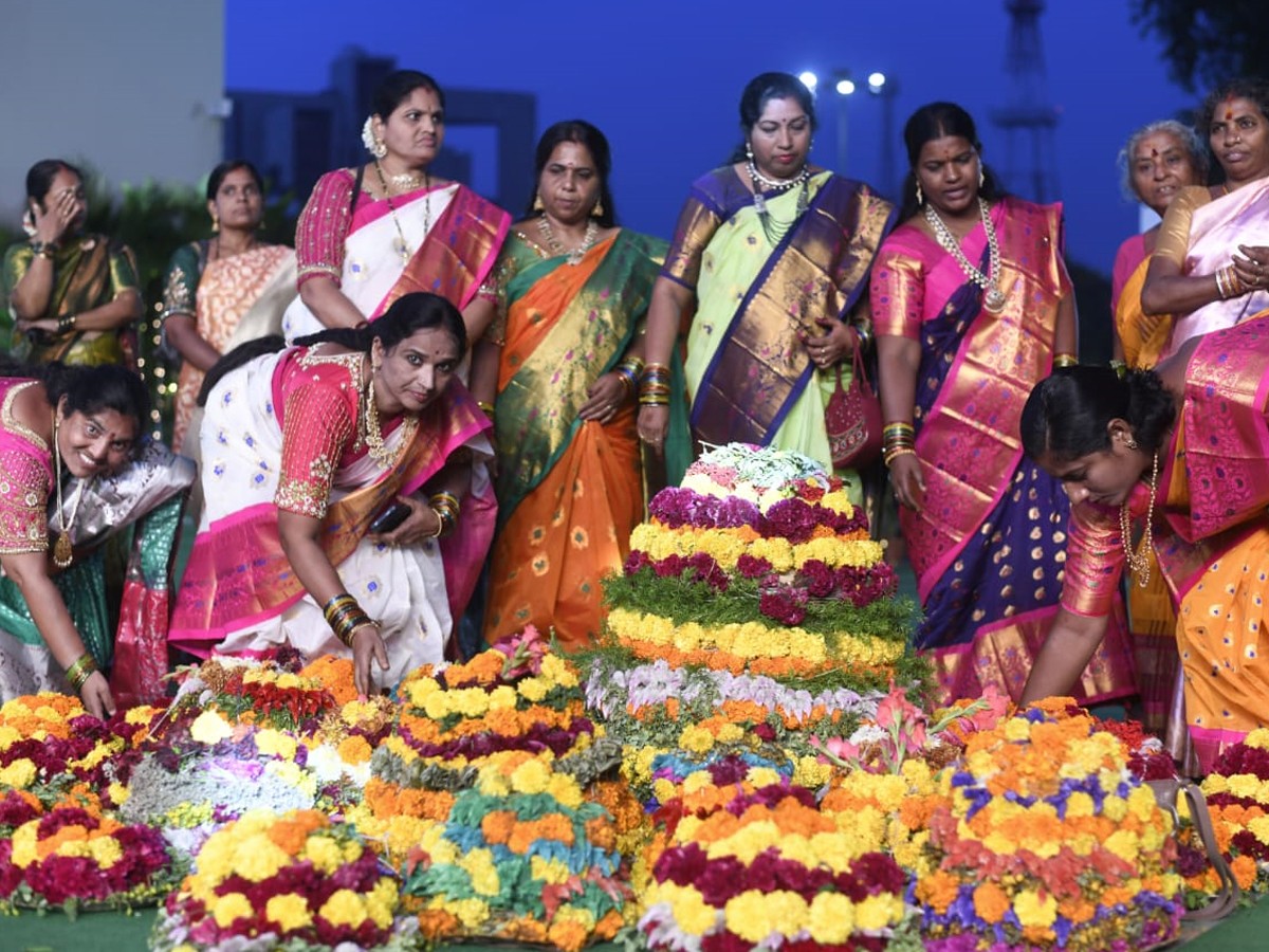 Ravindra-Bharathi-Bathukamma-14.jpg 15