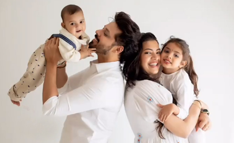 Singer_20Geetha_20Madhuri_20Son_20And_20Cute_20Family_20Photos_20_2810_29.jpg 10