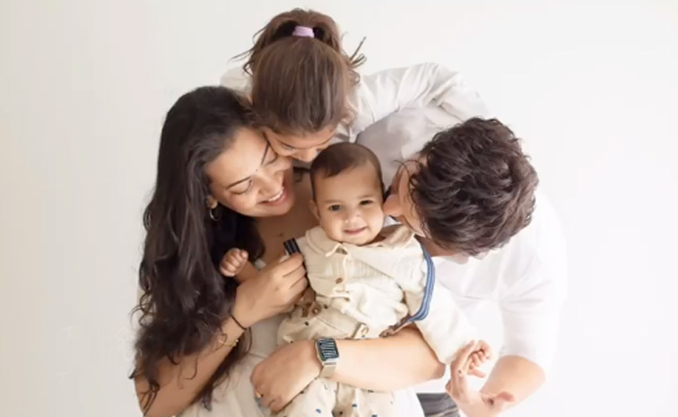 Singer_20Geetha_20Madhuri_20Son_20And_20Cute_20Family_20Photos_20_283_29.jpg 4