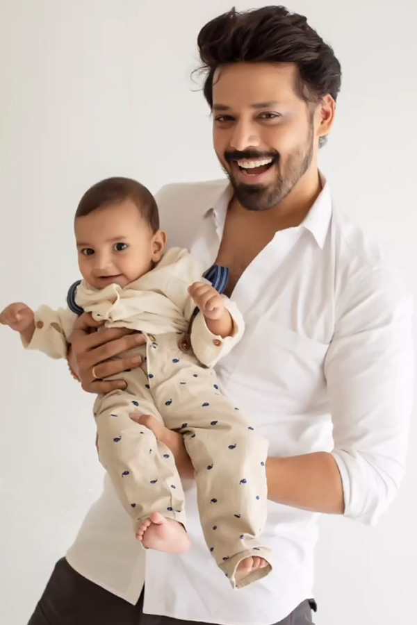 Singer_20Geetha_20Madhuri_20Son_20And_20Cute_20Family_20Photos_20_288_29.jpg 8