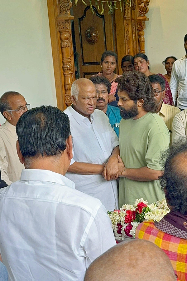 Telugu_20actor_20Rajendra_20Prasad_E2_80_99s_20daughter_20Gayathri_20passes_20away_20Tollywood_20send_20condolences_20Photos_20_281_29.jpg 2
