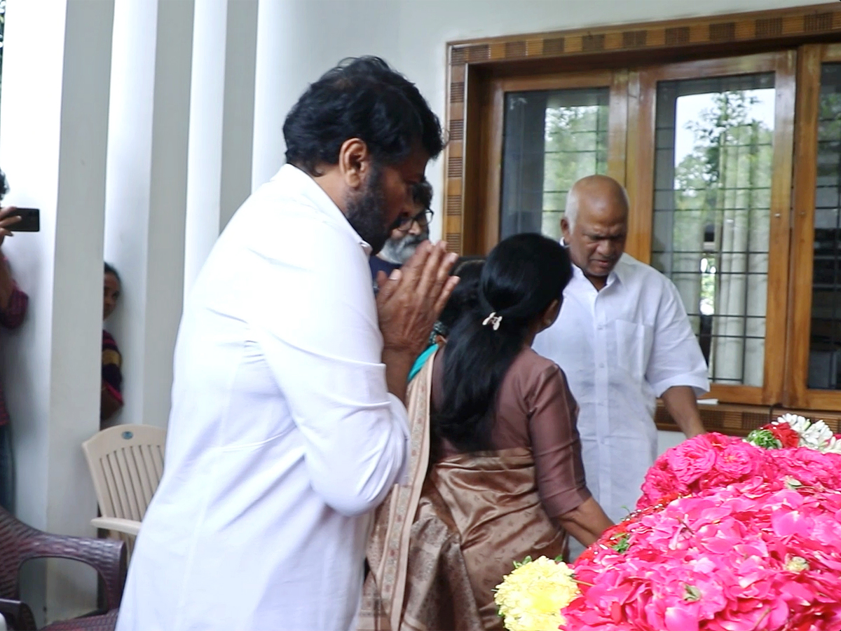 Telugu_20actor_20Rajendra_20Prasad_E2_80_99s_20daughter_20Gayathri_20passes_20away_20Tollywood_20send_20condolences_20Photos_20_286_29.jpg 7