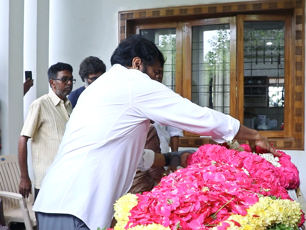 Telugu_20actor_20Rajendra_20Prasad_E2_80_99s_20daughter_20Gayathri_20passes_20away_20Tollywood_20send_20condolences_20Photos_20_288_29.jpg 1