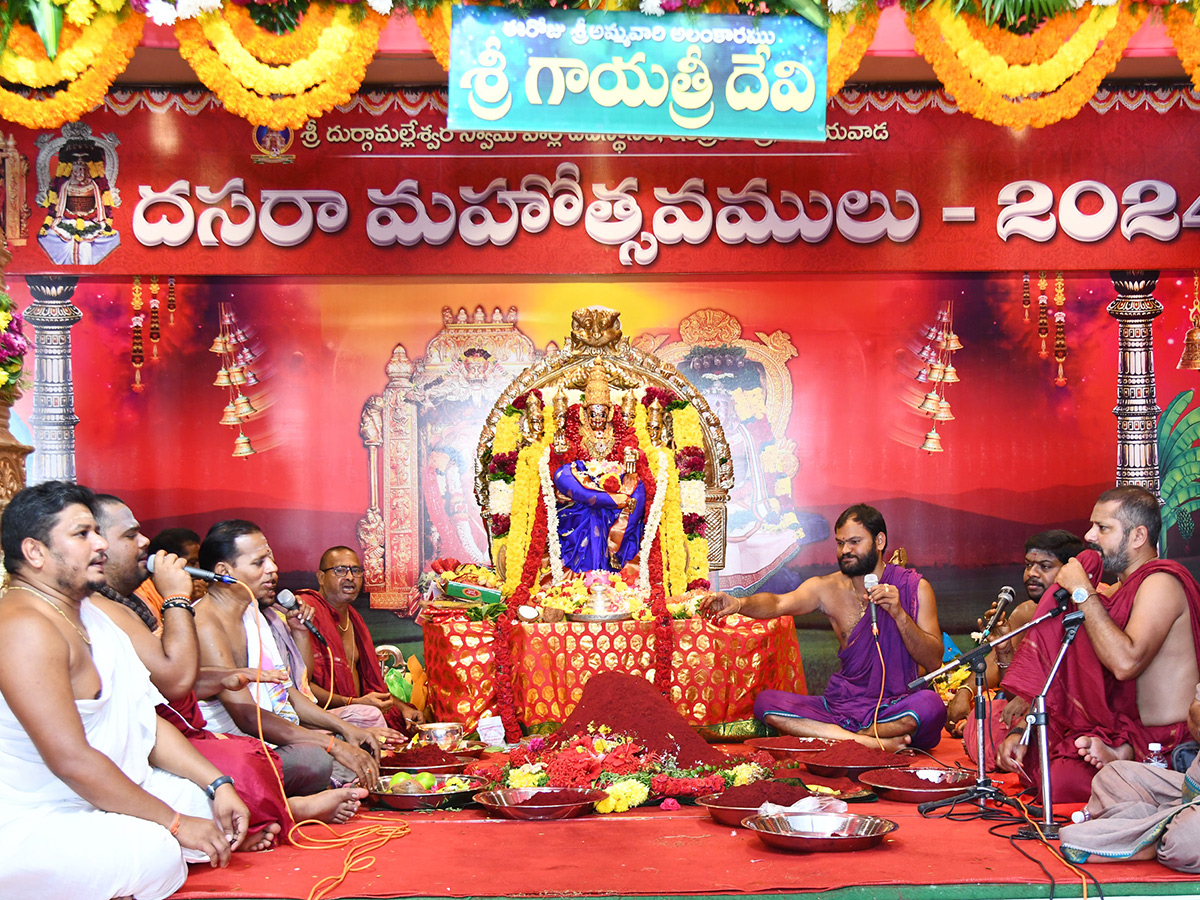 dussehra_20festival_202024_20celebrations_20at_20vijayawada_16.jpg 16