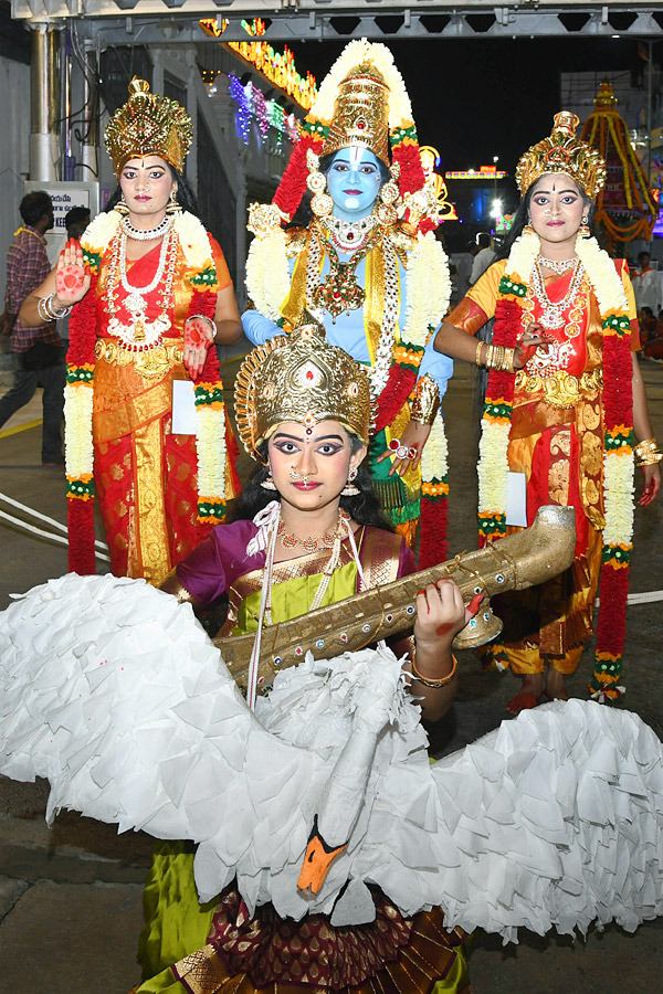 3RD_20DAY_20OF_20SRI_20VARI_20SALAKATLA_20BRAHMOTSAVAM_20Photos_20_2815_29.jpg 15