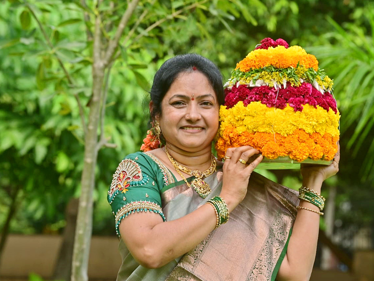 Bathukamma_20Celebrations_20in_20Jahnvi_20Womens_20College_20Photos_20_289_29.jpg 9
