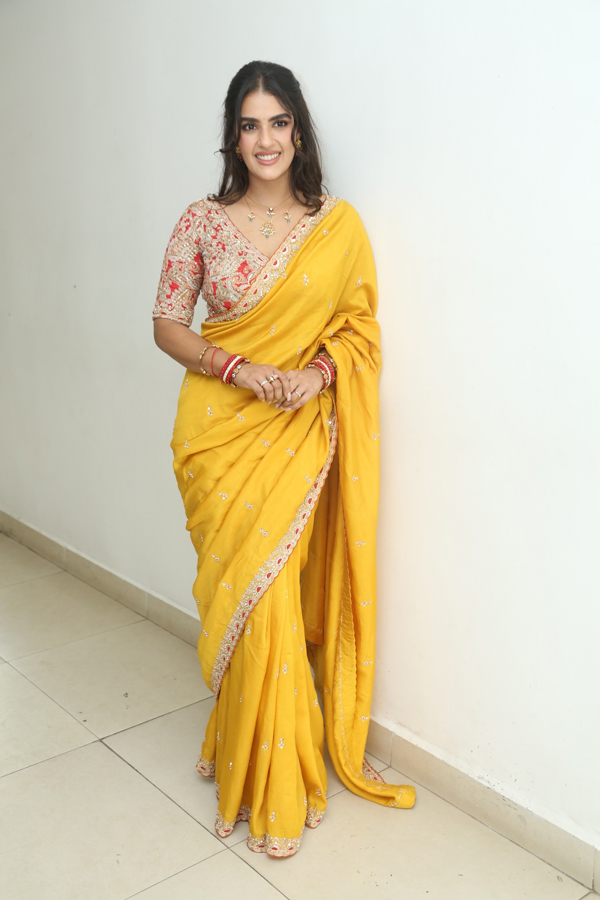 Kavya-Thapar-15.jpg 16