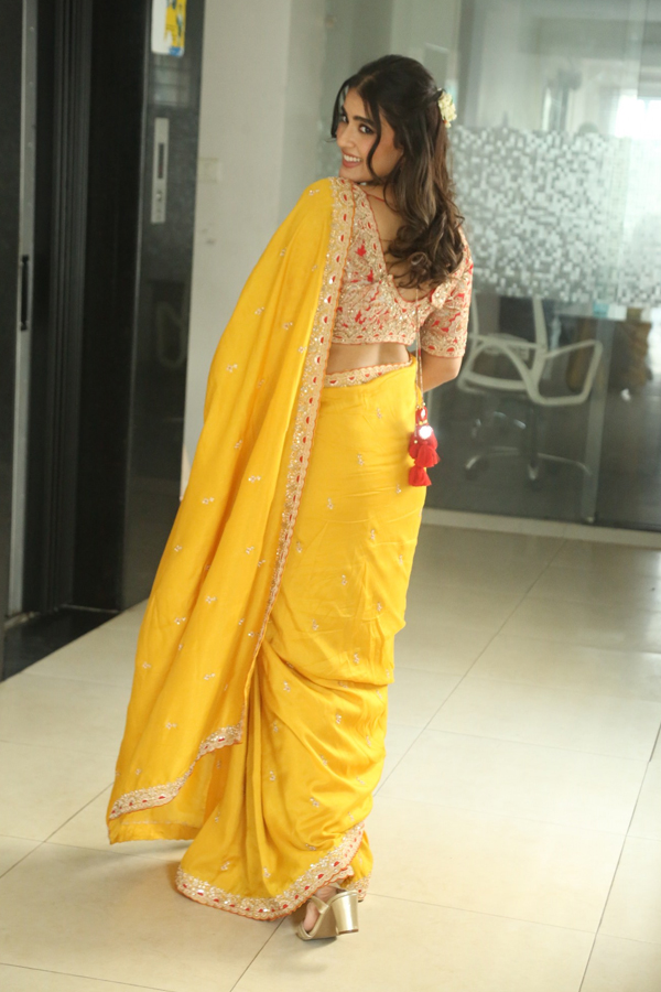 Kavya-Thapar-3.jpg 4