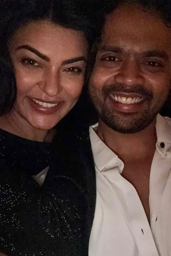 Manchu_20Lakshmi_20Birthday_20Celebrations_20At_20Mumbai_20Photos_20_285_29.jpg 6