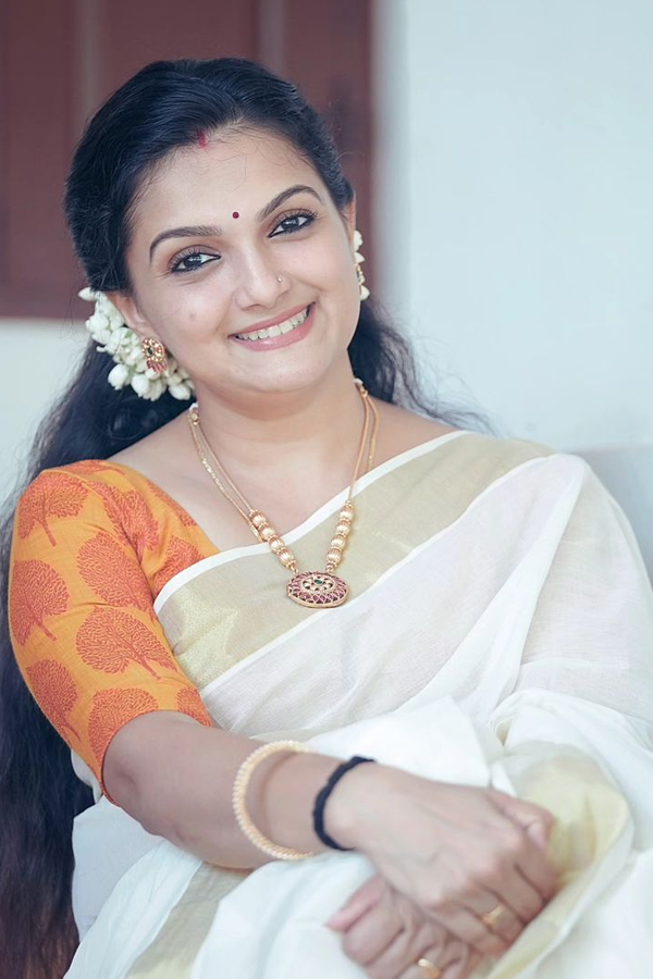 Saranya-Mohan-10.jpg 11
