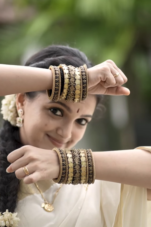 Saranya-Mohan-4.jpg 5