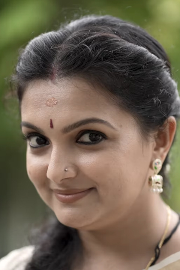 Saranya-Mohan-5.jpg 6