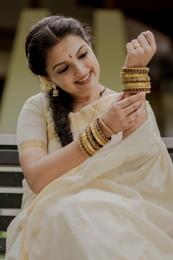 Saranya-Mohan-7.jpg 8