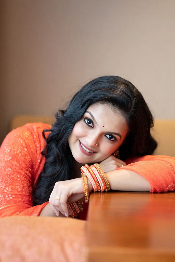Saranya-Mohan-9.jpg 10