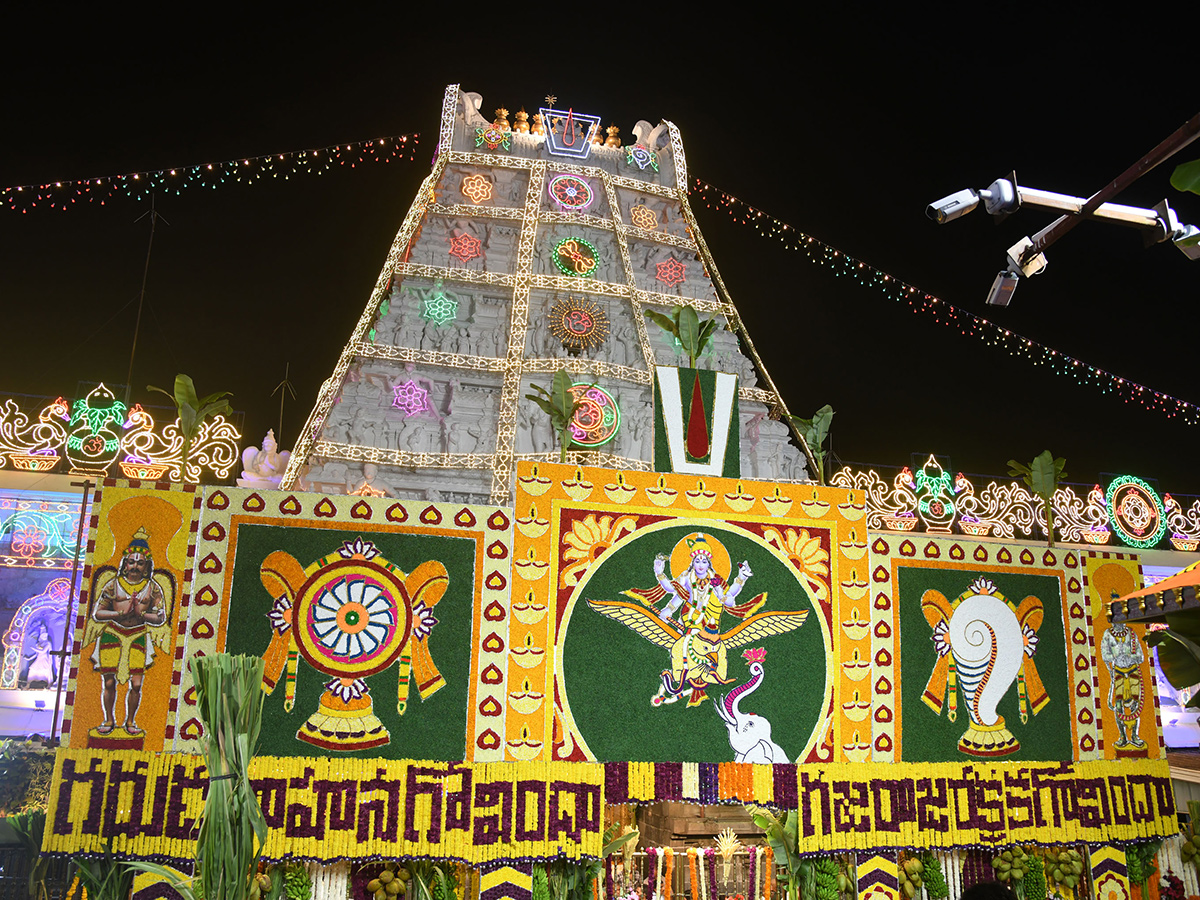 Tirumala_20Brahmotsavam.._20Srivari_20Darshan_20on_20Sarvabhupala_20Vahanam_4.jpg 4