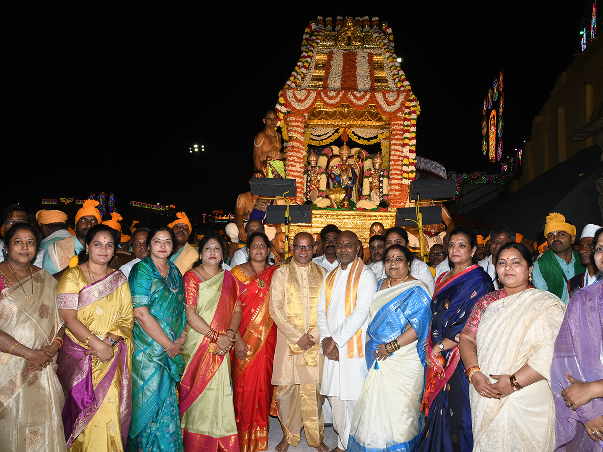 Tirumala_20Brahmotsavam.._20Srivari_20Darshan_20on_20Sarvabhupala_20Vahanam_6.jpg 6