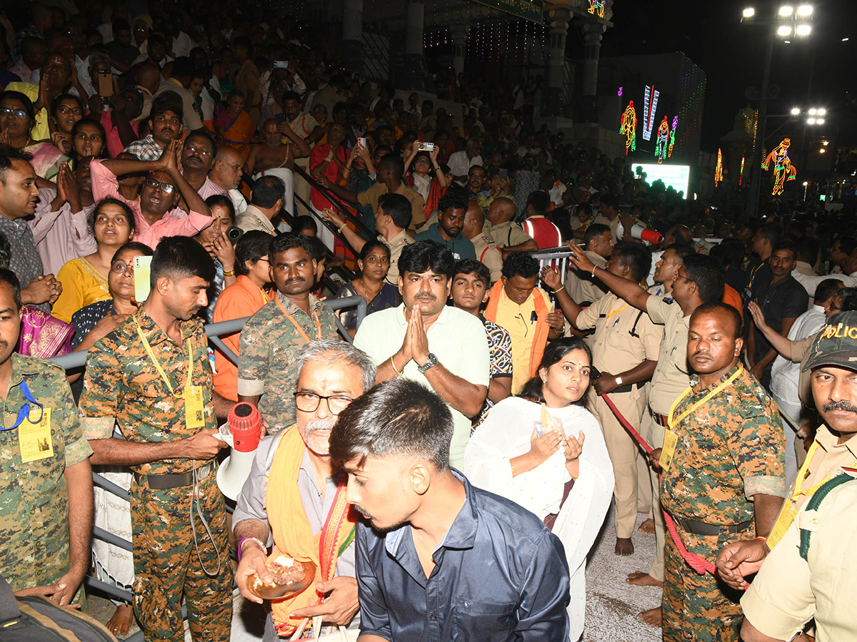 Tirumala_20Brahmotsavam.._20Srivari_20Darshan_20on_20Sarvabhupala_20Vahanam_9.jpg 9