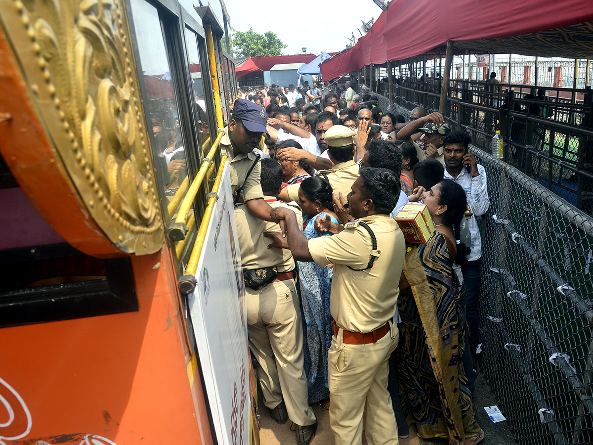 dussehra_202024_20celebration_20at_20vijayawada_20photos_34.jpg 32