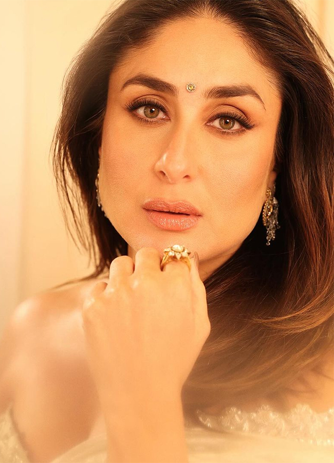 singham_20again_20trailer_20launch_20at_20kareena_20kapoor__20_2810_29.jpg 10