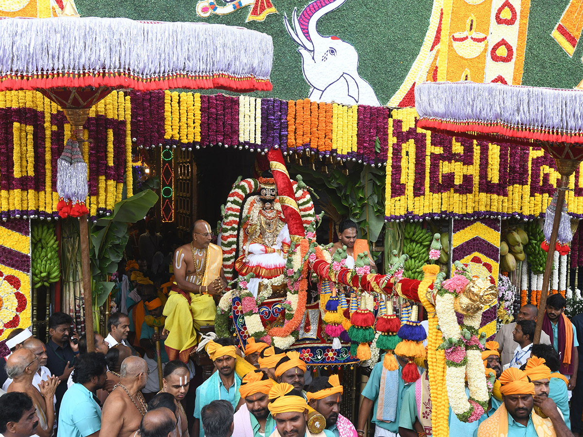 Tirumala_20_20Mohini_20Avatharam_20Brahmotsavam_202024_20Photos_21.jpg 19
