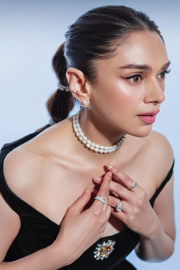 Aditi-Rao-Hydari-3.jpg 4