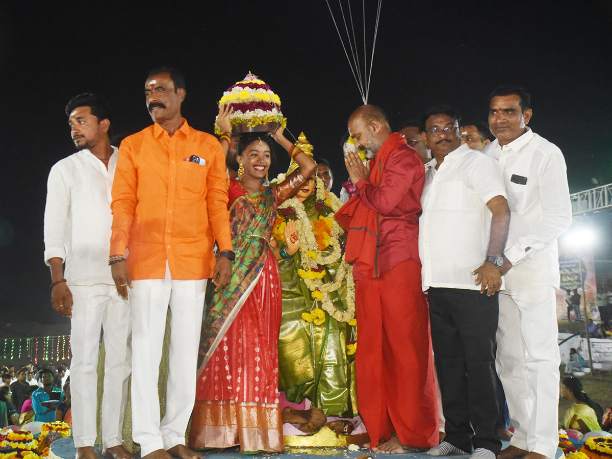 Bathukamma_20Celebrations_20at_20_20Karimnagar_20District__20_2811_29.jpg 11
