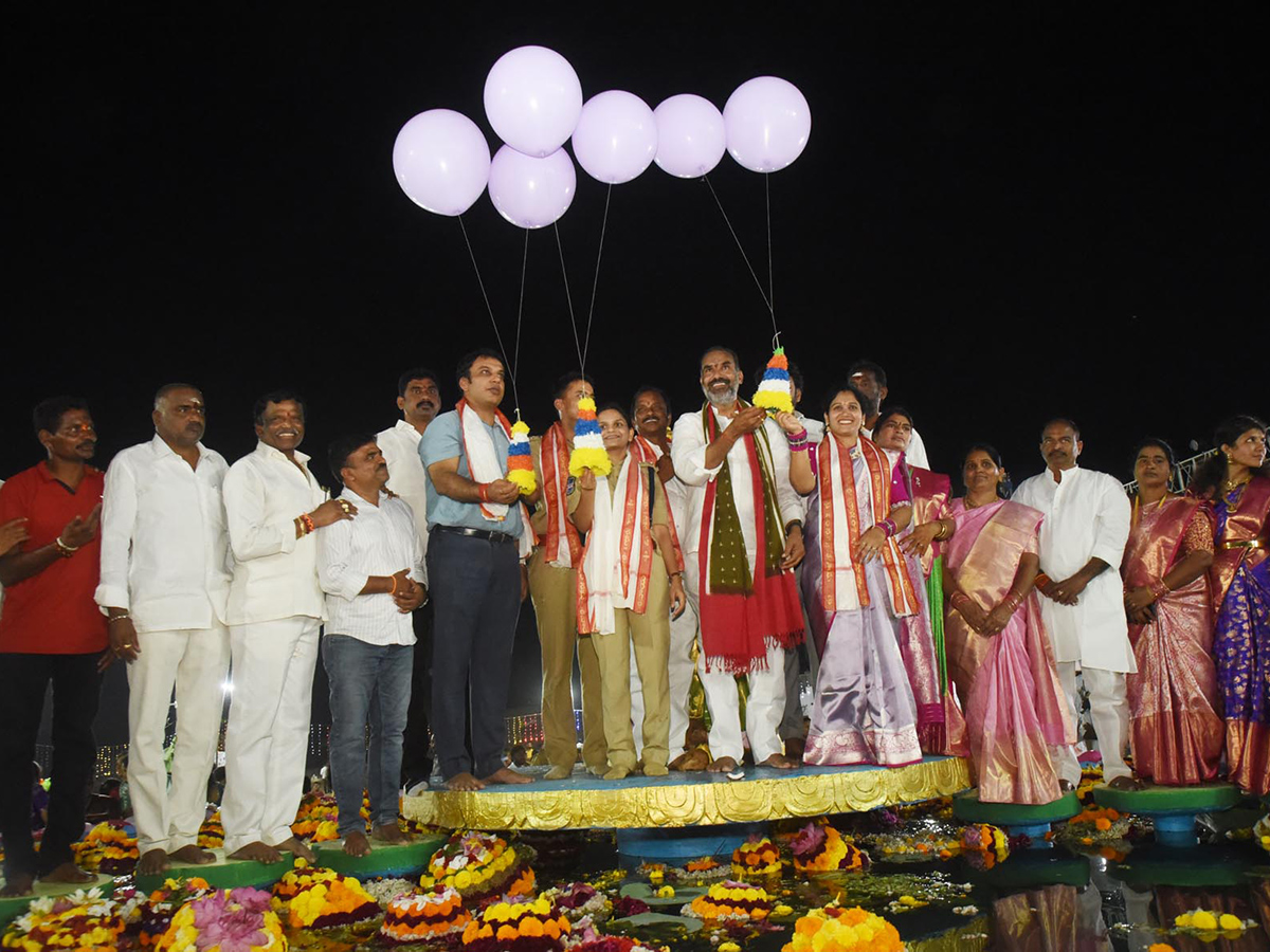 Bathukamma_20Celebrations_20at_20_20Karimnagar_20District__20_2820_29.jpg 20