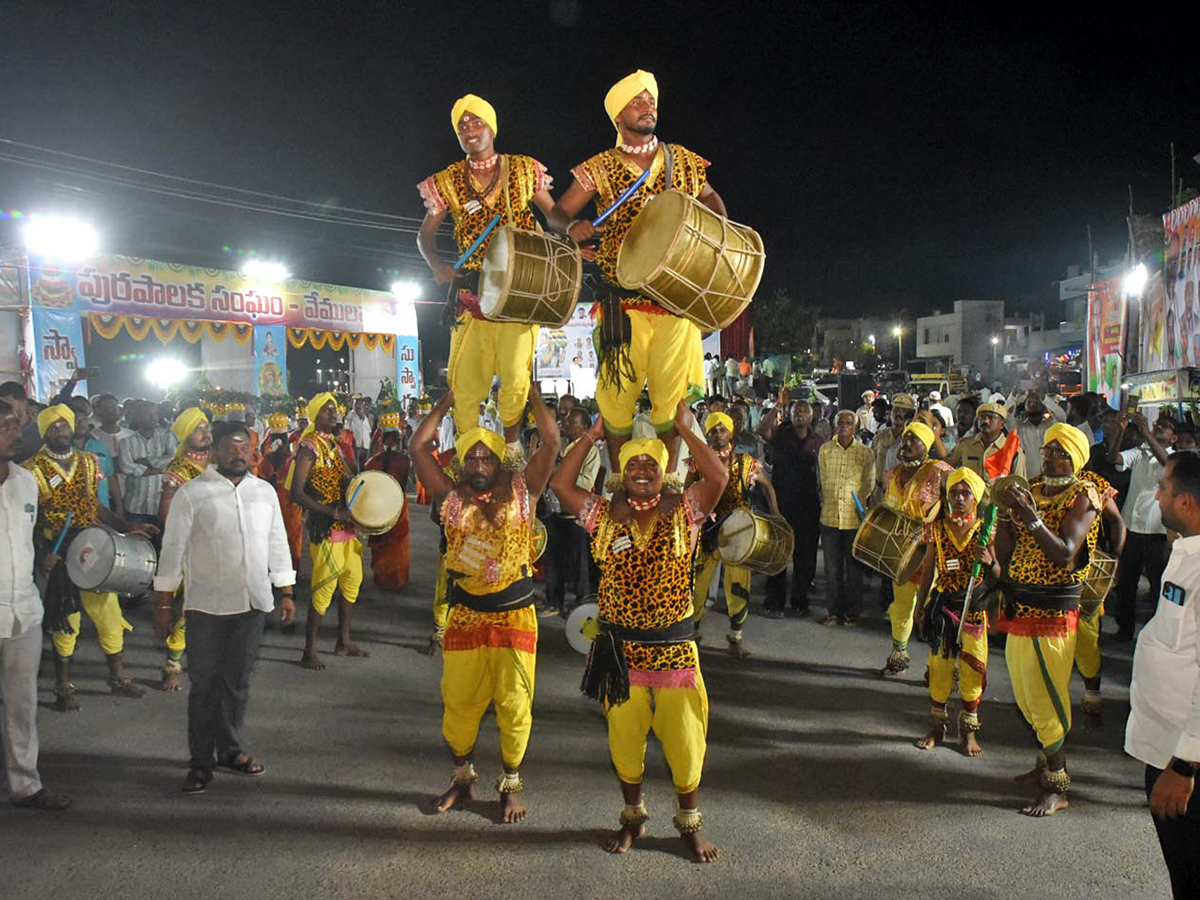 Bathukamma_20Celebrations_20at_20_20Karimnagar_20District__20_2827_29.jpg 27