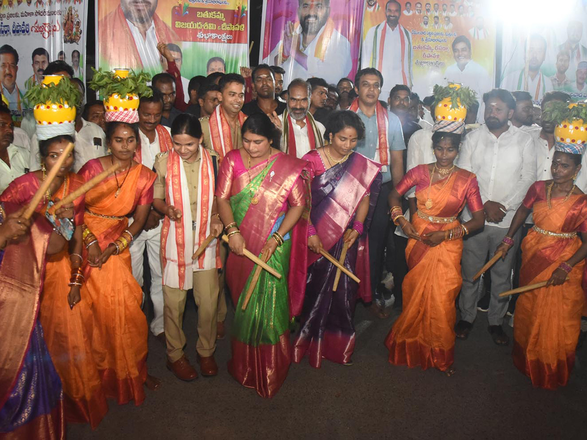 Bathukamma_20Celebrations_20at_20_20Karimnagar_20District__20_2829_29.jpg 29